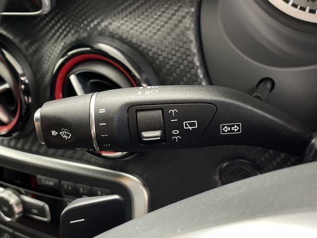 メルセデス・ベンツ Ａ２５０ シュポルト 4MATIC 鹿児島県 2014(平26)年 1.1万km コスモスブラック ワンオーナー/メーカーナビ/(BT/CD/AM/FM/フルセグTV)/バックカメラ/前後コーナーセンサー/パドルシフト/前席シートヒーター/前席パワーシート/シートメモリー/レザーシート/衝突軽減ブレーキ/４WD/ターボ/ETC/純正18インチアルミホイール/純正フロアマット/保証書/取扱説明書