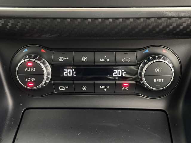メルセデス・ベンツ Ａ２５０ シュポルト 4MATIC 鹿児島県 2014(平26)年 1.1万km コスモスブラック ワンオーナー/メーカーナビ/(BT/CD/AM/FM/フルセグTV)/バックカメラ/前後コーナーセンサー/パドルシフト/前席シートヒーター/前席パワーシート/シートメモリー/レザーシート/衝突軽減ブレーキ/４WD/ターボ/ETC/純正18インチアルミホイール/純正フロアマット/保証書/取扱説明書