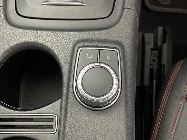 メルセデス・ベンツ Ａ２５０ シュポルト 4MATIC 鹿児島県 2014(平26)年 1.1万km コスモスブラック ワンオーナー/メーカーナビ/(BT/CD/AM/FM/フルセグTV)/バックカメラ/前後コーナーセンサー/パドルシフト/前席シートヒーター/前席パワーシート/シートメモリー/レザーシート/衝突軽減ブレーキ/４WD/ターボ/ETC/純正18インチアルミホイール/純正フロアマット/保証書/取扱説明書