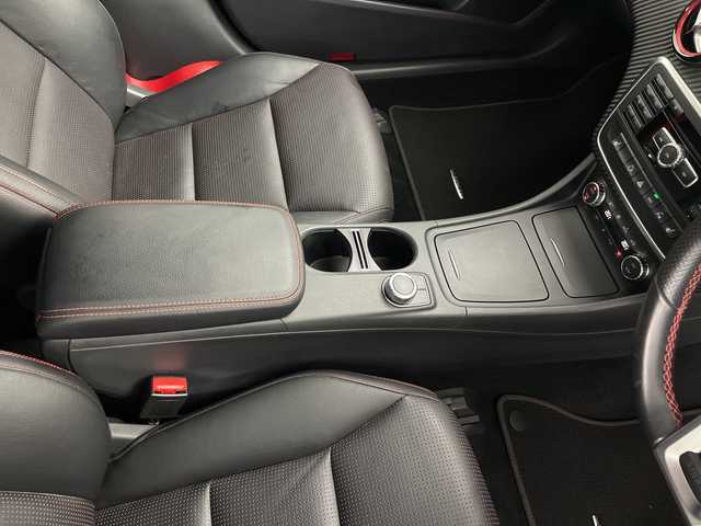 メルセデス・ベンツ Ａ２５０ シュポルト 4MATIC 鹿児島県 2014(平26)年 1.1万km コスモスブラック ワンオーナー/メーカーナビ/(BT/CD/AM/FM/フルセグTV)/バックカメラ/前後コーナーセンサー/パドルシフト/前席シートヒーター/前席パワーシート/シートメモリー/レザーシート/衝突軽減ブレーキ/４WD/ターボ/ETC/純正18インチアルミホイール/純正フロアマット/保証書/取扱説明書