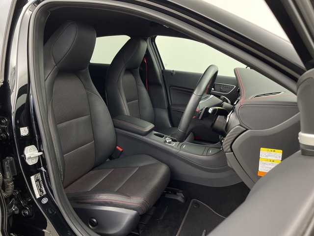 メルセデス・ベンツ Ａ２５０ シュポルト 4MATIC 鹿児島県 2014(平26)年 1.1万km コスモスブラック ワンオーナー/メーカーナビ/(BT/CD/AM/FM/フルセグTV)/バックカメラ/前後コーナーセンサー/パドルシフト/前席シートヒーター/前席パワーシート/シートメモリー/レザーシート/衝突軽減ブレーキ/４WD/ターボ/ETC/純正18インチアルミホイール/純正フロアマット/保証書/取扱説明書