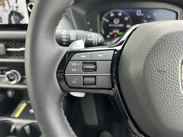 ホンダ ＺＲ－Ｖ ハイブリッド e:HEV Z 埼玉県 2025(令7)年 0.2万km パール ・ワンオーナー/新車1か月点検（5月26日）　6か月点検（9月28日）/・Honda SENSING/・前後ドライブレコーダー/・後退出庫サポート/・アダプティブドライビングビーム/・マルチビューカメラシステム/・Honda CONNECTディスプレー（TVキャンセラー）/・＋ETC2.0車載器＋ワイヤレス充電器/・本革シート＋運転席8ウェイ助手席4ウェイパワーシート/・ドライビングポジションシステム付/・運転席＆助手席シートヒーター/・BOSEプレミアムサウンドシステム(12スピーカー)/・ハンズフリーアクセスパワーテールゲート/(予約クローズ機能付)/・18インチアルミホイール(切削＋ベルリナブラック)/・ステアリングヒーター/・レーダークルーズコントロール/・イルミネーションスカッフプレート/・電子パキングブレーキ/・オートホールド/・オートライト/・LEDヘットライト/・BSM/・コーナーセンサー/・保証書/・取説/・スマートキー×２/・プレミアムグラスコーティング新車時施工メンテナンスキット車載