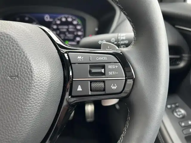 ホンダ ＺＲ－Ｖ ハイブリッド e:HEV Z 埼玉県 2025(令7)年 0.2万km パール ・ワンオーナー/新車1か月点検（5月26日）　6か月点検（9月28日）/・Honda SENSING/・前後ドライブレコーダー/・後退出庫サポート/・アダプティブドライビングビーム/・マルチビューカメラシステム/・Honda CONNECTディスプレー（TVキャンセラー）/・＋ETC2.0車載器＋ワイヤレス充電器/・本革シート＋運転席8ウェイ助手席4ウェイパワーシート/・ドライビングポジションシステム付/・運転席＆助手席シートヒーター/・BOSEプレミアムサウンドシステム(12スピーカー)/・ハンズフリーアクセスパワーテールゲート/(予約クローズ機能付)/・18インチアルミホイール(切削＋ベルリナブラック)/・ステアリングヒーター/・レーダークルーズコントロール/・イルミネーションスカッフプレート/・電子パキングブレーキ/・オートホールド/・オートライト/・LEDヘットライト/・BSM/・コーナーセンサー/・保証書/・取説/・スマートキー×２/・プレミアムグラスコーティング新車時施工メンテナンスキット車載