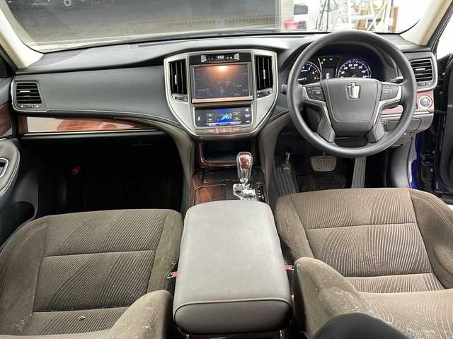 トヨタ クラウン ロイヤル ロイヤル 兵庫県 2013(平25)年 8.3万km ダークブルーマイカ ・純正HDＤナビ（フルセグ・ＢＴ・ＤＶＤ・ＣＤ・ＨＤＤ）/・バックカメラ/・クルーズコントロール/・ビルトインＥＴＣ/・ドライブレコーダー/・ＬＥＤオートライト/・フォグランプ/・ＭＴモード付ＡＴ/・ステアリングリモコン/・オールオートパワーウィンドウ/・純正16インチアルミホイール/・フロアマット/・横滑り防止/・スマートキー/・プッシュスタート/・Ｗ＋サイドエアバック/・カーテンエアバック/・電動格納ミラー/・ウインカーミラー