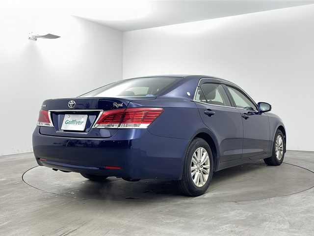 トヨタ クラウン ロイヤル ロイヤル 兵庫県 2013(平25)年 8.3万km ダークブルーマイカ ・純正HDＤナビ（フルセグ・ＢＴ・ＤＶＤ・ＣＤ・ＨＤＤ）/・バックカメラ/・クルーズコントロール/・ビルトインＥＴＣ/・ドライブレコーダー/・ＬＥＤオートライト/・フォグランプ/・ＭＴモード付ＡＴ/・ステアリングリモコン/・オールオートパワーウィンドウ/・純正16インチアルミホイール/・フロアマット/・横滑り防止/・スマートキー/・プッシュスタート/・Ｗ＋サイドエアバック/・カーテンエアバック/・電動格納ミラー/・ウインカーミラー