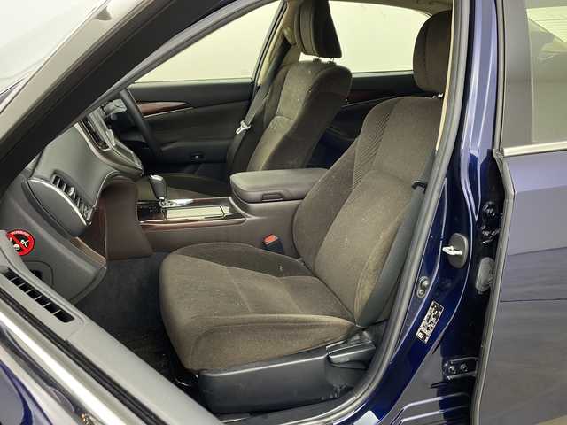 トヨタ クラウン ロイヤル ロイヤル 兵庫県 2013(平25)年 8.3万km ダークブルーマイカ ・純正HDＤナビ（フルセグ・ＢＴ・ＤＶＤ・ＣＤ・ＨＤＤ）/・バックカメラ/・クルーズコントロール/・ビルトインＥＴＣ/・ドライブレコーダー/・ＬＥＤオートライト/・フォグランプ/・ＭＴモード付ＡＴ/・ステアリングリモコン/・オールオートパワーウィンドウ/・純正16インチアルミホイール/・フロアマット/・横滑り防止/・スマートキー/・プッシュスタート/・Ｗ＋サイドエアバック/・カーテンエアバック/・電動格納ミラー/・ウインカーミラー