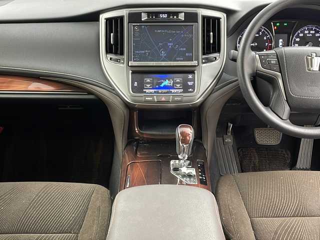 トヨタ クラウン ロイヤル ロイヤル 兵庫県 2013(平25)年 8.3万km ダークブルーマイカ ・純正HDＤナビ（フルセグ・ＢＴ・ＤＶＤ・ＣＤ・ＨＤＤ）/・バックカメラ/・クルーズコントロール/・ビルトインＥＴＣ/・ドライブレコーダー/・ＬＥＤオートライト/・フォグランプ/・ＭＴモード付ＡＴ/・ステアリングリモコン/・オールオートパワーウィンドウ/・純正16インチアルミホイール/・フロアマット/・横滑り防止/・スマートキー/・プッシュスタート/・Ｗ＋サイドエアバック/・カーテンエアバック/・電動格納ミラー/・ウインカーミラー