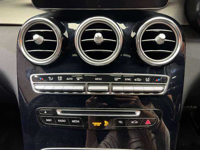 メルセデス・ベンツ ＧＬＣ２２０ d 4マチック クーペ スポーツ 本革 千葉県 2017(平29)年 6.6万km 紺 パノラマSR　/Burmesterサウンド　/黒革シート　/ACC　/ナビ　/TV　/360°Bluetooth接続　/HUD　/シートヒーター　/電動リアゲート　/アクティブパーキング　/アンビエントライト　/衝突軽減B　/BSM　/LKA　/ETC　/ドラレコ