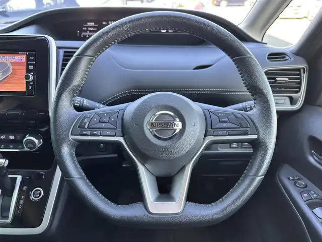 日産 セレナ ハイウェイスター Vセレクション 宮城県 2017(平29)年 6.6万km ダイヤモンドブラック ワンオーナー/エマージェンシーブレーキ/車線逸脱警報/純正SDナビ/【CD・DVD・SD・BT・フルセグTV】/バックカメラ/ETC/両側パワースライドドア/純正16インチAW/社外GPSレーダー/クルーズコントロール/横滑り防止装置/アイドリングストップ/リアサンシェード/ウィンカーミラー/オートライト/LEDヘッドライト/フォグライト/スマートキー