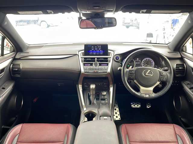 レクサス ＮＸ 300h Fスポーツ 兵庫県 2016(平28)年 4.3万km グラファイトブラックガラスフレーク ・LEXUSsafety/・プリクラッシュセーフティ/・レーンディパチャーアラート/・レーダークルーズコントロール/・オートハイビーム/・三眼LEDライト/・クリアランスソナー/・純正ナビ/CD/DVD/Blu-ray/USB/TV/・パノラミックビューモニター/・ビルトインETC2.0/・ブラインドスポットモニター/・パワーバックドア/・パドルシフト/・革巻きステアリング/・ステアリングスイッチ/・本革シート/・前席シートヒーター/・前席ベンチレーション/・前方ドライブレコーダー/・純正１８インチアルミホイール/・純正フロアマット