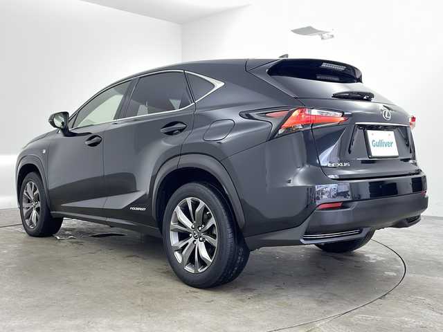 レクサス ＮＸ 300h Fスポーツ 兵庫県 2016(平28)年 4.3万km グラファイトブラックガラスフレーク ・LEXUSsafety/・プリクラッシュセーフティ/・レーンディパチャーアラート/・レーダークルーズコントロール/・オートハイビーム/・三眼LEDライト/・クリアランスソナー/・純正ナビ/CD/DVD/Blu-ray/USB/TV/・パノラミックビューモニター/・ビルトインETC2.0/・ブラインドスポットモニター/・パワーバックドア/・パドルシフト/・革巻きステアリング/・ステアリングスイッチ/・本革シート/・前席シートヒーター/・前席ベンチレーション/・前方ドライブレコーダー/・純正１８インチアルミホイール/・純正フロアマット