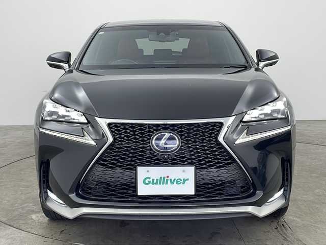 レクサス ＮＸ 300h Fスポーツ 兵庫県 2016(平28)年 4.3万km グラファイトブラックガラスフレーク ・LEXUSsafety/・プリクラッシュセーフティ/・レーンディパチャーアラート/・レーダークルーズコントロール/・オートハイビーム/・三眼LEDライト/・クリアランスソナー/・純正ナビ/CD/DVD/Blu-ray/USB/TV/・パノラミックビューモニター/・ビルトインETC2.0/・ブラインドスポットモニター/・パワーバックドア/・パドルシフト/・革巻きステアリング/・ステアリングスイッチ/・本革シート/・前席シートヒーター/・前席ベンチレーション/・前方ドライブレコーダー/・純正１８インチアルミホイール/・純正フロアマット