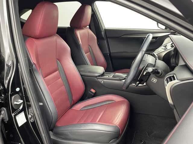 レクサス ＮＸ 300h Fスポーツ 兵庫県 2016(平28)年 4.3万km グラファイトブラックガラスフレーク ・LEXUSsafety/・プリクラッシュセーフティ/・レーンディパチャーアラート/・レーダークルーズコントロール/・オートハイビーム/・三眼LEDライト/・クリアランスソナー/・純正ナビ/CD/DVD/Blu-ray/USB/TV/・パノラミックビューモニター/・ビルトインETC2.0/・ブラインドスポットモニター/・パワーバックドア/・パドルシフト/・革巻きステアリング/・ステアリングスイッチ/・本革シート/・前席シートヒーター/・前席ベンチレーション/・前方ドライブレコーダー/・純正１８インチアルミホイール/・純正フロアマット