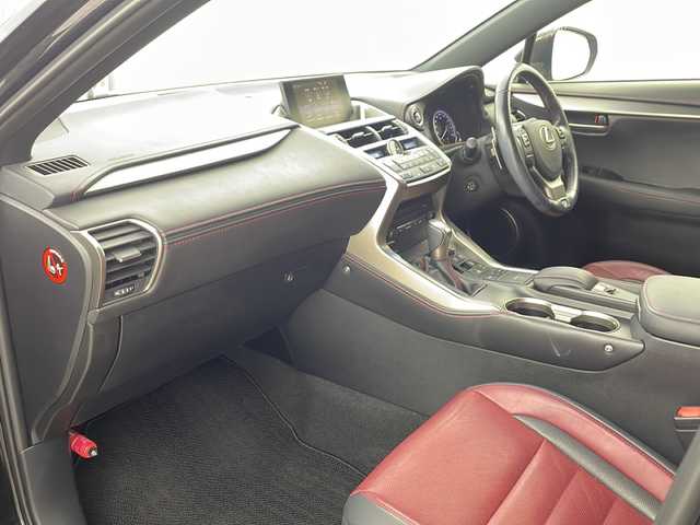 レクサス ＮＸ 300h Fスポーツ 兵庫県 2016(平28)年 4.3万km グラファイトブラックガラスフレーク ・LEXUSsafety/・プリクラッシュセーフティ/・レーンディパチャーアラート/・レーダークルーズコントロール/・オートハイビーム/・三眼LEDライト/・クリアランスソナー/・純正ナビ/CD/DVD/Blu-ray/USB/TV/・パノラミックビューモニター/・ビルトインETC2.0/・ブラインドスポットモニター/・パワーバックドア/・パドルシフト/・革巻きステアリング/・ステアリングスイッチ/・本革シート/・前席シートヒーター/・前席ベンチレーション/・前方ドライブレコーダー/・純正１８インチアルミホイール/・純正フロアマット