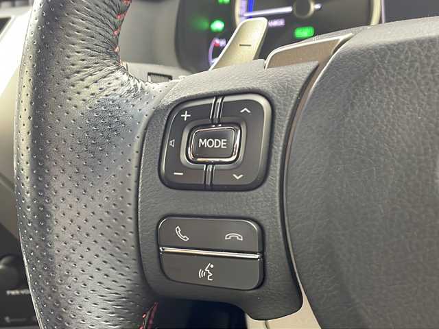 レクサス ＮＸ 300h Fスポーツ 兵庫県 2016(平28)年 4.3万km グラファイトブラックガラスフレーク ・LEXUSsafety/・プリクラッシュセーフティ/・レーンディパチャーアラート/・レーダークルーズコントロール/・オートハイビーム/・三眼LEDライト/・クリアランスソナー/・純正ナビ/CD/DVD/Blu-ray/USB/TV/・パノラミックビューモニター/・ビルトインETC2.0/・ブラインドスポットモニター/・パワーバックドア/・パドルシフト/・革巻きステアリング/・ステアリングスイッチ/・本革シート/・前席シートヒーター/・前席ベンチレーション/・前方ドライブレコーダー/・純正１８インチアルミホイール/・純正フロアマット