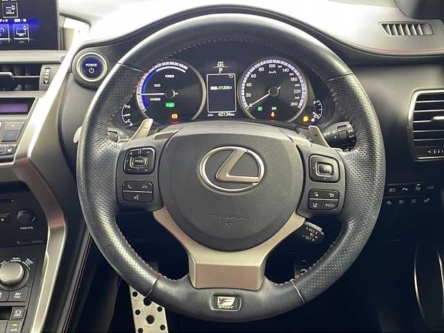 レクサス ＮＸ 300h Fスポーツ 兵庫県 2016(平28)年 4.3万km グラファイトブラックガラスフレーク ・LEXUSsafety/・プリクラッシュセーフティ/・レーンディパチャーアラート/・レーダークルーズコントロール/・オートハイビーム/・三眼LEDライト/・クリアランスソナー/・純正ナビ/CD/DVD/Blu-ray/USB/TV/・パノラミックビューモニター/・ビルトインETC2.0/・ブラインドスポットモニター/・パワーバックドア/・パドルシフト/・革巻きステアリング/・ステアリングスイッチ/・本革シート/・前席シートヒーター/・前席ベンチレーション/・前方ドライブレコーダー/・純正１８インチアルミホイール/・純正フロアマット