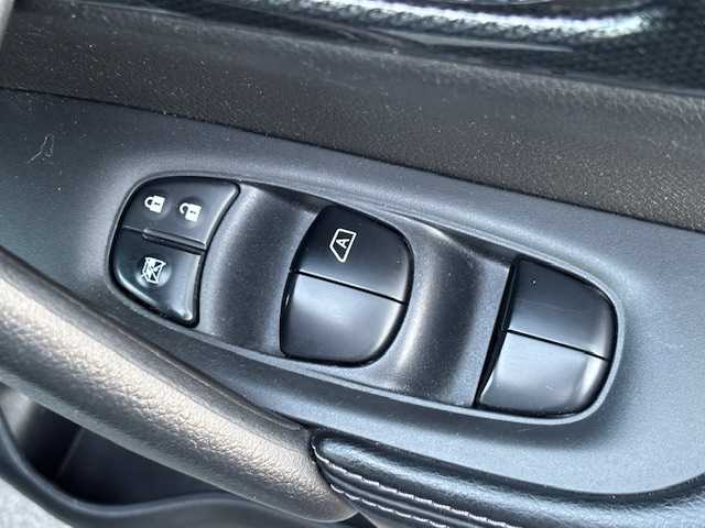 日産 エクストレイル ハイブリッド 20X エマージェンシーブレーキ 宮城県 2016(平28)年 15.3万km ブリリアントホワイトパール 登録時走行距離153005km/純正SDナビ/iPod・SD・FM・AM・TV・USB・Bluetooth・CD・DVD/クリアランスソナー/ダウンヒルアシストコントロール/シートヒーター/ビルトインETC/パワーステアリング/横滑り防止装置/エマージェンシーブレーキ/ルーフレール/コーナーセンサー/純正LEDヘッドライト/AAC/オートライト/純正アルミホイール/純正ドアバイザー/パワーウインドウ