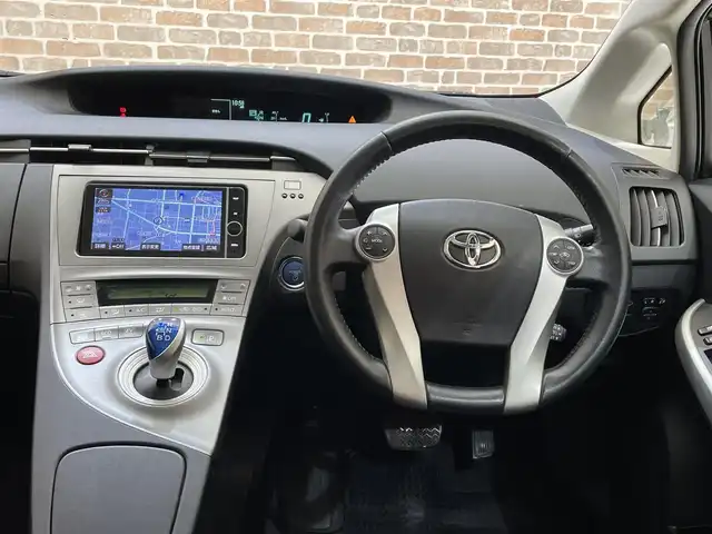 トヨタ プリウス G ツーリングセレクション 岩手県 2013(平25)年 13万km ホワイトパールクリスタルシャイン 寒冷地仕様/クルーズコントロール/横滑り防止装置/純正ナビ/フルセグTV/バックカメラ/ETC/運転席パワーシート/オートライト/LEDヘッドランプ/純正アルミホイール