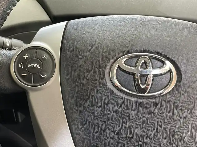 トヨタ プリウス G ツーリングセレクション 岩手県 2013(平25)年 13万km ホワイトパールクリスタルシャイン 寒冷地仕様/クルーズコントロール/横滑り防止装置/純正ナビ/フルセグTV/バックカメラ/ETC/運転席パワーシート/オートライト/LEDヘッドランプ/純正アルミホイール