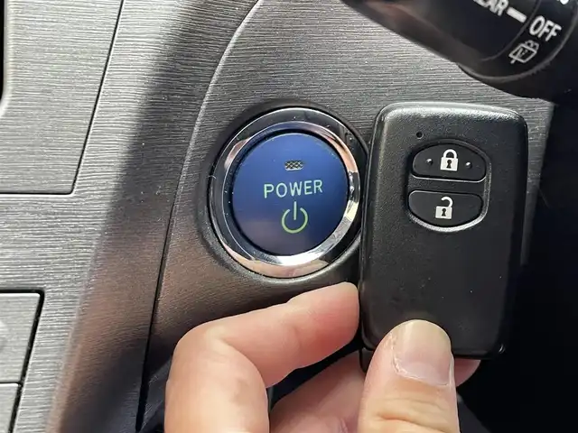 トヨタ プリウス G ツーリングセレクション 岩手県 2013(平25)年 13万km ホワイトパールクリスタルシャイン 寒冷地仕様/クルーズコントロール/横滑り防止装置/純正ナビ/フルセグTV/バックカメラ/ETC/運転席パワーシート/オートライト/LEDヘッドランプ/純正アルミホイール