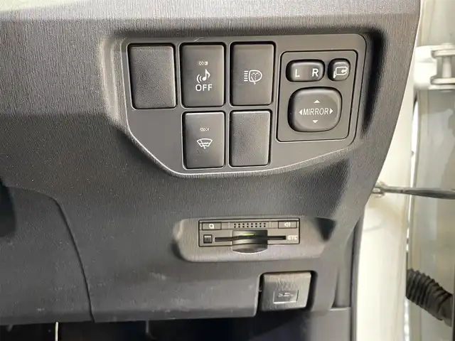 トヨタ プリウス G ツーリングセレクション 岩手県 2013(平25)年 13万km ホワイトパールクリスタルシャイン 寒冷地仕様/クルーズコントロール/横滑り防止装置/純正ナビ/フルセグTV/バックカメラ/ETC/運転席パワーシート/オートライト/LEDヘッドランプ/純正アルミホイール