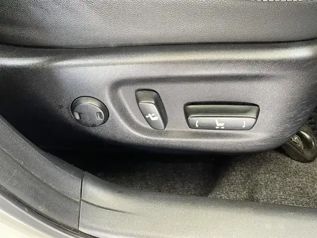 トヨタ プリウス G ツーリングセレクション 岩手県 2013(平25)年 13万km ホワイトパールクリスタルシャイン 寒冷地仕様/クルーズコントロール/横滑り防止装置/純正ナビ/フルセグTV/バックカメラ/ETC/運転席パワーシート/オートライト/LEDヘッドランプ/純正アルミホイール