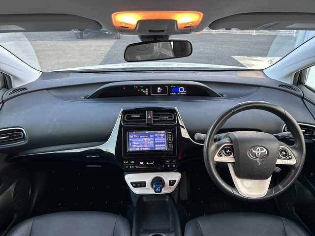 トヨタ プリウス S ツーリングセレクション 神奈川県 2016(平28)年 5.1万km ホワイトパールクリスタルシャイン 純正SDナビ【NSCD-W66】/AM　FM　ワンセグ　CD　AUX　Bluetooth/バックカメラ/モデリスタエアロ/トヨタセーフティセンスP/レーダークルーズコントロール/合皮革シート/前席シートヒーター/ビルトインETC/革巻きステアリング/ステアリングリモコン/スマートキー×2/純正フロアマット/トノカバー/ISOFIX対応/LEDヘッドライト/フォグランプ/純正17インチアルミ/レーンディパーチャーアラート/プリクラッシュセーフティシステム/オートマチックハイビーム/ふらつき検知