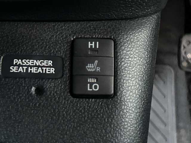 トヨタ プリウス S ツーリングセレクション 神奈川県 2016(平28)年 5.1万km ホワイトパールクリスタルシャイン 純正SDナビ【NSCD-W66】/AM　FM　ワンセグ　CD　AUX　Bluetooth/バックカメラ/モデリスタエアロ/トヨタセーフティセンスP/レーダークルーズコントロール/合皮革シート/前席シートヒーター/ビルトインETC/革巻きステアリング/ステアリングリモコン/スマートキー×2/純正フロアマット/トノカバー/ISOFIX対応/LEDヘッドライト/フォグランプ/純正17インチアルミ/レーンディパーチャーアラート/プリクラッシュセーフティシステム/オートマチックハイビーム/ふらつき検知