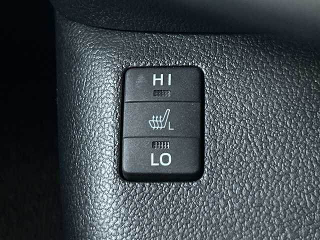 トヨタ プリウス S ツーリングセレクション 神奈川県 2016(平28)年 5.1万km ホワイトパールクリスタルシャイン 純正SDナビ【NSCD-W66】/AM　FM　ワンセグ　CD　AUX　Bluetooth/バックカメラ/モデリスタエアロ/トヨタセーフティセンスP/レーダークルーズコントロール/合皮革シート/前席シートヒーター/ビルトインETC/革巻きステアリング/ステアリングリモコン/スマートキー×2/純正フロアマット/トノカバー/ISOFIX対応/LEDヘッドライト/フォグランプ/純正17インチアルミ/レーンディパーチャーアラート/プリクラッシュセーフティシステム/オートマチックハイビーム/ふらつき検知