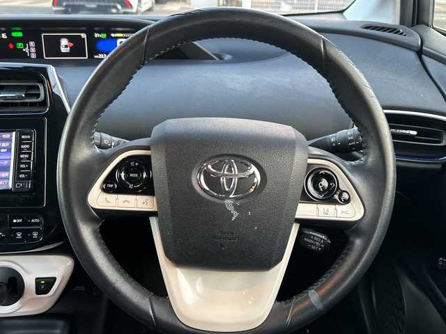 トヨタ プリウス S ツーリングセレクション 神奈川県 2016(平28)年 5.1万km ホワイトパールクリスタルシャイン 純正SDナビ【NSCD-W66】/AM　FM　ワンセグ　CD　AUX　Bluetooth/バックカメラ/モデリスタエアロ/トヨタセーフティセンスP/レーダークルーズコントロール/合皮革シート/前席シートヒーター/ビルトインETC/革巻きステアリング/ステアリングリモコン/スマートキー×2/純正フロアマット/トノカバー/ISOFIX対応/LEDヘッドライト/フォグランプ/純正17インチアルミ/レーンディパーチャーアラート/プリクラッシュセーフティシステム/オートマチックハイビーム/ふらつき検知