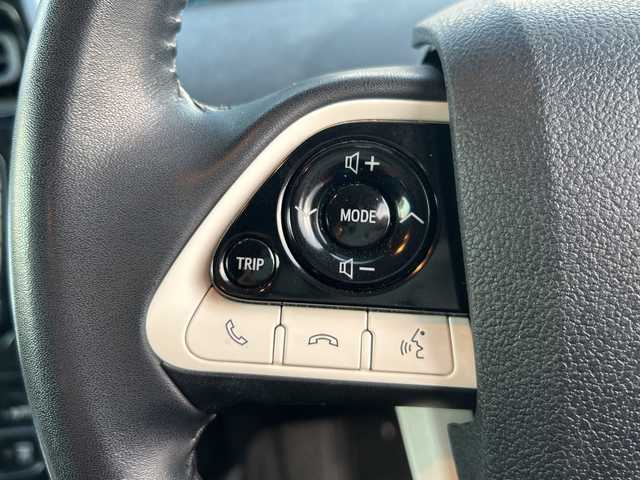 トヨタ プリウス S ツーリングセレクション 神奈川県 2016(平28)年 5.1万km ホワイトパールクリスタルシャイン 純正SDナビ【NSCD-W66】/AM　FM　ワンセグ　CD　AUX　Bluetooth/バックカメラ/モデリスタエアロ/トヨタセーフティセンスP/レーダークルーズコントロール/合皮革シート/前席シートヒーター/ビルトインETC/革巻きステアリング/ステアリングリモコン/スマートキー×2/純正フロアマット/トノカバー/ISOFIX対応/LEDヘッドライト/フォグランプ/純正17インチアルミ/レーンディパーチャーアラート/プリクラッシュセーフティシステム/オートマチックハイビーム/ふらつき検知