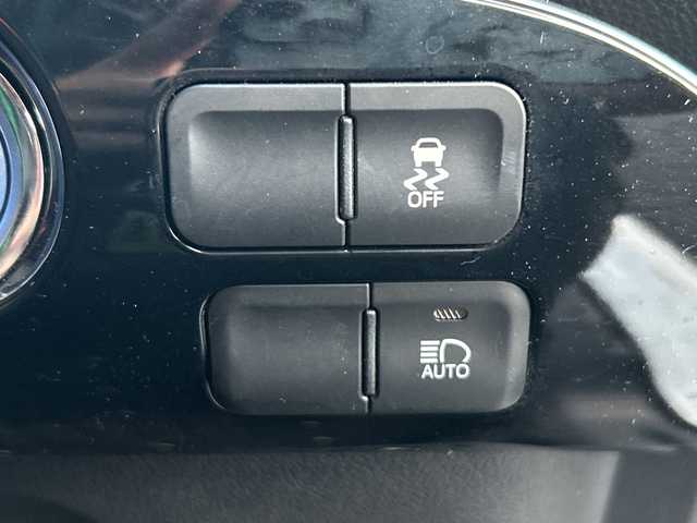 トヨタ プリウス S ツーリングセレクション 神奈川県 2016(平28)年 5.1万km ホワイトパールクリスタルシャイン 純正SDナビ【NSCD-W66】/AM　FM　ワンセグ　CD　AUX　Bluetooth/バックカメラ/モデリスタエアロ/トヨタセーフティセンスP/レーダークルーズコントロール/合皮革シート/前席シートヒーター/ビルトインETC/革巻きステアリング/ステアリングリモコン/スマートキー×2/純正フロアマット/トノカバー/ISOFIX対応/LEDヘッドライト/フォグランプ/純正17インチアルミ/レーンディパーチャーアラート/プリクラッシュセーフティシステム/オートマチックハイビーム/ふらつき検知