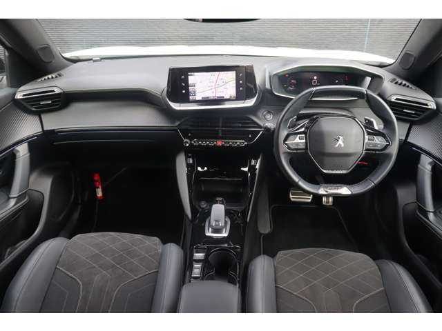 プジョー ２００８ GTライン 大分県 2021(令3)年 3.5万km パールⅡ ワンオーナー/パノラミックサンルーフ/アクティブセーフティブレーキ/アクティブクルーズコントロール/ブラインドスポットモニター/レーンポジショニングアシスト/純正ディスプレイオーディオ（社外ナビあり）/ＣａｒＰｌａｙ/Bluetooth/地デジ/バックカメラ/ハーフレザー/シートヒーター/パドルシフト/ＬＥＤヘッドライト/インテリジェントハイビーム/純正１７インチＡＷ/ＥＴＣ