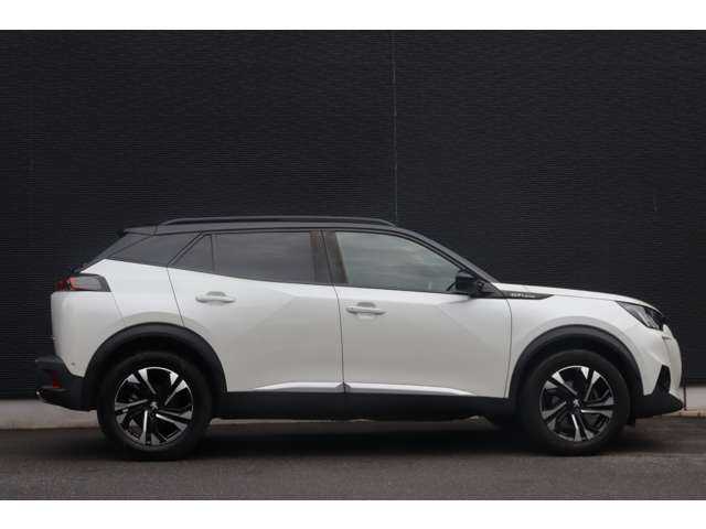 プジョー ２００８ GTライン 大分県 2021(令3)年 3.5万km パールⅡ ワンオーナー/パノラミックサンルーフ/アクティブセーフティブレーキ/アクティブクルーズコントロール/ブラインドスポットモニター/レーンポジショニングアシスト/純正ディスプレイオーディオ（社外ナビあり）/ＣａｒＰｌａｙ/Bluetooth/地デジ/バックカメラ/ハーフレザー/シートヒーター/パドルシフト/ＬＥＤヘッドライト/インテリジェントハイビーム/純正１７インチＡＷ/ＥＴＣ