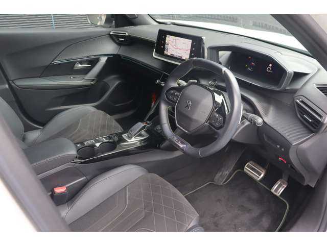 プジョー ２００８ GTライン 大分県 2021(令3)年 3.5万km パールⅡ ワンオーナー/パノラミックサンルーフ/アクティブセーフティブレーキ/アクティブクルーズコントロール/ブラインドスポットモニター/レーンポジショニングアシスト/純正ディスプレイオーディオ（社外ナビあり）/ＣａｒＰｌａｙ/Bluetooth/地デジ/バックカメラ/ハーフレザー/シートヒーター/パドルシフト/ＬＥＤヘッドライト/インテリジェントハイビーム/純正１７インチＡＷ/ＥＴＣ