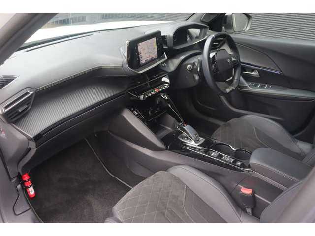 プジョー ２００８ GTライン 大分県 2021(令3)年 3.5万km パールⅡ ワンオーナー/パノラミックサンルーフ/アクティブセーフティブレーキ/アクティブクルーズコントロール/ブラインドスポットモニター/レーンポジショニングアシスト/純正ディスプレイオーディオ（社外ナビあり）/ＣａｒＰｌａｙ/Bluetooth/地デジ/バックカメラ/ハーフレザー/シートヒーター/パドルシフト/ＬＥＤヘッドライト/インテリジェントハイビーム/純正１７インチＡＷ/ＥＴＣ