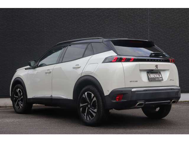 プジョー ２００８ GTライン 大分県 2021(令3)年 3.5万km パールⅡ ワンオーナー/パノラミックサンルーフ/アクティブセーフティブレーキ/アクティブクルーズコントロール/ブラインドスポットモニター/レーンポジショニングアシスト/純正ディスプレイオーディオ（社外ナビあり）/ＣａｒＰｌａｙ/Bluetooth/地デジ/バックカメラ/ハーフレザー/シートヒーター/パドルシフト/ＬＥＤヘッドライト/インテリジェントハイビーム/純正１７インチＡＷ/ＥＴＣ