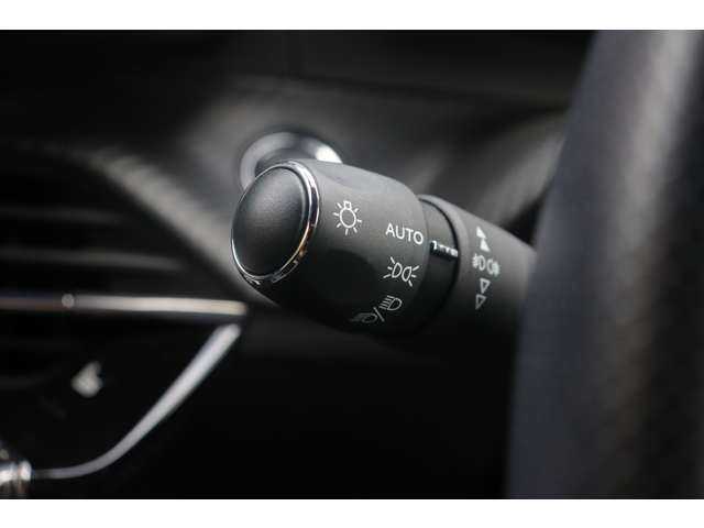 プジョー ２００８ GTライン 大分県 2021(令3)年 3.5万km パールⅡ ワンオーナー/パノラミックサンルーフ/アクティブセーフティブレーキ/アクティブクルーズコントロール/ブラインドスポットモニター/レーンポジショニングアシスト/純正ディスプレイオーディオ（社外ナビあり）/ＣａｒＰｌａｙ/Bluetooth/地デジ/バックカメラ/ハーフレザー/シートヒーター/パドルシフト/ＬＥＤヘッドライト/インテリジェントハイビーム/純正１７インチＡＷ/ＥＴＣ