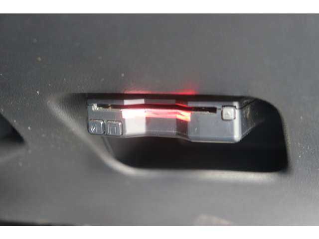 プジョー ２００８ GTライン 大分県 2021(令3)年 3.5万km パールⅡ ワンオーナー/パノラミックサンルーフ/アクティブセーフティブレーキ/アクティブクルーズコントロール/ブラインドスポットモニター/レーンポジショニングアシスト/純正ディスプレイオーディオ（社外ナビあり）/ＣａｒＰｌａｙ/Bluetooth/地デジ/バックカメラ/ハーフレザー/シートヒーター/パドルシフト/ＬＥＤヘッドライト/インテリジェントハイビーム/純正１７インチＡＷ/ＥＴＣ