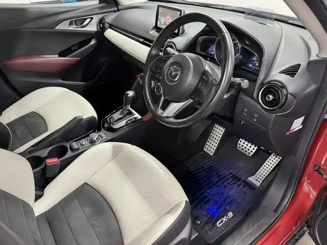 マツダ ＣＸ－３ XD ツーリング Lパッケージ 三重県 2015(平27)年 6万km ソウルレッドプレミアムメタリック 1.5L ディーゼルターボ/4WD/MTモード付フロア6AT/純正 7インチナビ/（FM/AM/aha/Stitcher/Bluetooth/USB/【OP】CD/AUX/DVD/TV）/バックカメラ/BOSEサウンドシステム＋7スピーカー/ドライブレコーダー 前方/ETC/安全/・スマートシティブレーキサポート（SCBS）/・スマートブレーキサポート（SBS）/・車線逸脱警報システム（LDWS）/・マツダレーダークルーズコントロール（MRCC）/・ブラインドスポットモニタリング（BSM：リヤクロストラフィックアラート機能付）/・車間認知支援システム/・ハイビームコントロールシステム（HBC）/装備/・ハーフレザーシート/・シートヒーター（D/N）/・オートエアコン/・オートライト/・LED ヘッドライト＆フロントフォグライト/・レインセンサーワイパー（オートフロントワイパー）/・パドルシフト/・ステアリングスイッチ/・プッシュスタート/・純正18inAW/・保/・予備スマートキーx1、リモコンエンジンスターターx1/など