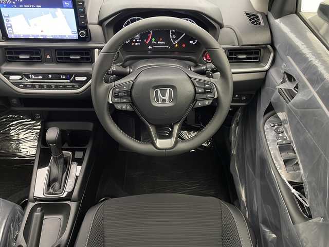 ホンダ ＷＲ－Ｖ Z 熊本県 2024(令6)年 0.1万km未満 プラチナホワイトパール 登録済未使用車/Honda SENSING/〇衝突軽減ブレーキ（CMBS）/〇先行車発進お知らせ機能/〇歩行者事故低減ステアリング/〇路外逸脱抑制機能/〇標識認識機能/〇アダプティブクルーズコントロール（ACC）/〇車線維持支援システム（LKAS）/〇誤発進抑制機能/〇後方誤発進抑制機能/〇近距離衝突軽減ブレーキ/〇急アクセル抑制機能/〇パーキングセンサーシステム/〇オートハイビーム/純正9型ナビ/フルセグTV/Apple car Play/Bluetooth/バックカメラ/パドルシフト/合皮シート/純正17インチAW/LEDヘッドライト/スマートキー×２/保証書/取扱説明書