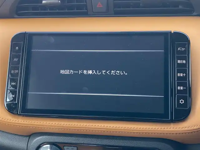 日産 キックス X ツートーンインテリアED 熊本県 2022(令4)年 4万km ブリリアントホワイトパール 純正ナビ/・AM/FM/CD/DVD/SD/BT/フルセグTV/・アラウンドビューモニター/エマージェンシーブレーキ/プロパイロット/スマートルームミラー/コーナーセンサー/ステアリングリモコン/ステアリングヒーター/革シート/D/Nシートヒーター/ビルトインＥＴＣ/電子パーキング/オートホールド/LEDヘッドライト/オートライト