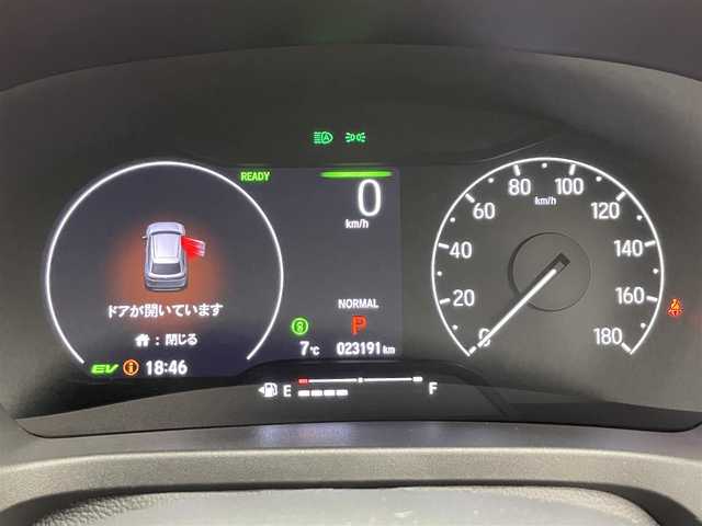 ホンダ ヴェゼル ハイブリッド e:HEV Z 愛知県 2023(令5)年 2.4万km クリスタルブラックパール 禁煙車/純正ナビ/フルセグTV/ Bluetooth/USB/バックカメラ/ビルトインETC２.0/ワイヤレス充電器/前席シートヒーター/ステアリングヒーター/ハーフレザー/パワーバックドア/ホンダセンシング/・レーダークルーズコントロール/・衝突被害軽減ブレーキ/・レーンキープ /・オートハイビーム/ＬＥＤヘッドライト/オートライト/電動パーキングブレーキ/前後コーナーセンサー/パドルシフト/スマートキー