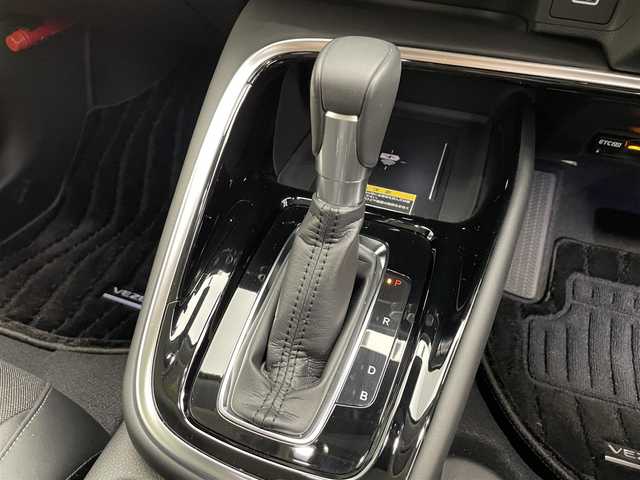 ホンダ ヴェゼル ハイブリッド e:HEV Z 愛知県 2023(令5)年 2.4万km クリスタルブラックパール 禁煙車/純正ナビ/フルセグTV/ Bluetooth/USB/バックカメラ/ビルトインETC２.0/ワイヤレス充電器/前席シートヒーター/ステアリングヒーター/ハーフレザー/パワーバックドア/ホンダセンシング/・レーダークルーズコントロール/・衝突被害軽減ブレーキ/・レーンキープ /・オートハイビーム/ＬＥＤヘッドライト/オートライト/電動パーキングブレーキ/前後コーナーセンサー/パドルシフト/スマートキー