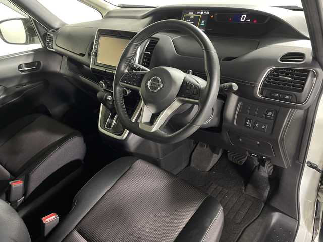 日産 セレナ ハイウェイスターVセレクションⅡ 神奈川県 2018(平30)年 6.7万km ブリリアントホワイトパール 純正9インチナビ/（CD/DVD/フルセグTV/Bluetooth）/全方位カメラ/純正フリップダウンモニター/前後コーナーセンサー/セーフティパックA/エマージェンシーブレーキ/クルーズコントロール/ETC/両側パワースライドドア/LEDヘッドライト/オートライト/スマートキー/プッシュスタート/ステアリングスイッチ/純正16インチAW/フロアマット