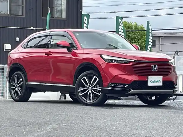 ホンダ ヴェゼル ハイブリッド e:HEV Z 宮城県 2023(令5)年 1.1万km プレミアムクリスタルレッドM 4WD/純正メモリーナビ/（ＦＭ／ＡＭ／Ｂｌｕｅｔｏｏｔｈ）　/フルセグテレビ　/ハーフレザーシート　/衝突被害軽減装置　/レーダークルーズコントロール　/レーンキープアシスト　/コーナーセンサー　/横滑り防止装置/パワーバックドア/フロントワイパーデアイサー/前席シートヒーター/ステアリングヒーター/ヒルディセントコントロール/全方位カメラ/バックカメラ/スマートキー/プッシュスタート/ETC2.0/純正ドライブレコーダー（前後）/オートライト/電動パーキングブレーキ/電動格納ミラー/置くだけ充電/スタッドレスタイヤAW付き/(215/60R16)
