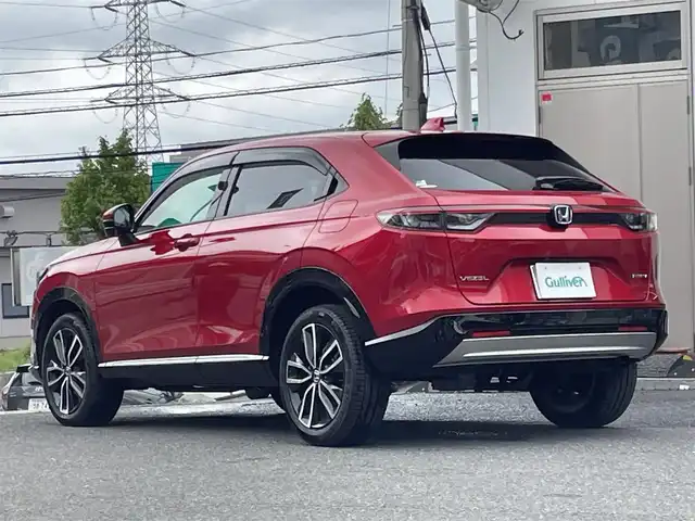 ホンダ ヴェゼル ハイブリッド e:HEV Z 宮城県 2023(令5)年 1.1万km プレミアムクリスタルレッドM 4WD/純正メモリーナビ/（ＦＭ／ＡＭ／Ｂｌｕｅｔｏｏｔｈ）　/フルセグテレビ　/ハーフレザーシート　/衝突被害軽減装置　/レーダークルーズコントロール　/レーンキープアシスト　/コーナーセンサー　/横滑り防止装置/パワーバックドア/フロントワイパーデアイサー/前席シートヒーター/ステアリングヒーター/ヒルディセントコントロール/全方位カメラ/バックカメラ/スマートキー/プッシュスタート/ETC2.0/純正ドライブレコーダー（前後）/オートライト/電動パーキングブレーキ/電動格納ミラー/置くだけ充電/スタッドレスタイヤAW付き/(215/60R16)
