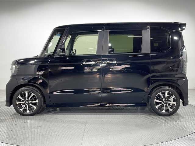 ホンダ Ｎ ＢＯＸ カスタム G EX ホンダセンシング 広島県 2018(平30)年 3.9万km クリスタルブラックパール 標準装備ホンダセンシング（安全運転支援システム）/・衝突軽減ブレーキ/・誤発進抑制機能/・後方誤発進抑制機能/・歩行者事故低減ステアリング/・アダプティブクルーズコントロール/・車線維持支援システム/・オートハイビーム/・標識認識機能/・路外逸脱抑制機能/純正ナビ(VXM-184Ci)/バックカメラ/両側パワースライドドア/LEDヘッドランプ/オートライト/オートマチックハイビーム/電動オート格納機能/ウィンカー付/ステアリングスイッチ（オーディオ）/チルトステアリング/SRSエアバック（運転席/助手席/サイド/カーテン）/スマートキーシステム/プッシュスタート/ドライブレコーダー/ETC/純正１４インチアルミホイール
