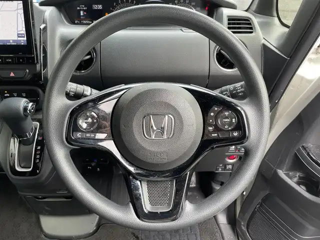 ホンダ Ｎ ＢＯＸ カスタム L 滋賀県 2023(令5)年 1.8万km プラチナホワイトパール 禁煙車/純正9型ナビ/AM/FM/CD/DVD/USB/SD/Bluetooth/フルセグTV/レーダークルーズコントロール/ビルトインETC/両側パワースライドドア/クリアランスソナー/オートリトラミラー/シートヒーター(D/N)/シートバックテーブル(D/N)/純正14インチアルミホイール/オートブレーキホールド/オートライト/ドアバイザー/プッシュスタート