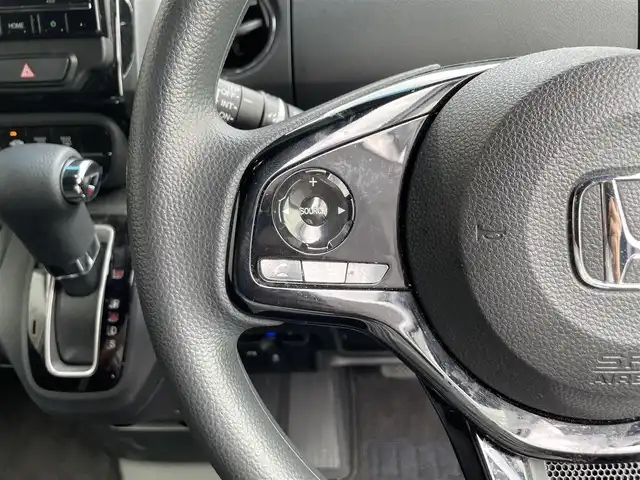 ホンダ Ｎ ＢＯＸ カスタム L 滋賀県 2023(令5)年 1.8万km プラチナホワイトパール 禁煙車/純正9型ナビ/AM/FM/CD/DVD/USB/SD/Bluetooth/フルセグTV/レーダークルーズコントロール/ビルトインETC/両側パワースライドドア/クリアランスソナー/オートリトラミラー/シートヒーター(D/N)/シートバックテーブル(D/N)/純正14インチアルミホイール/オートブレーキホールド/オートライト/ドアバイザー/プッシュスタート